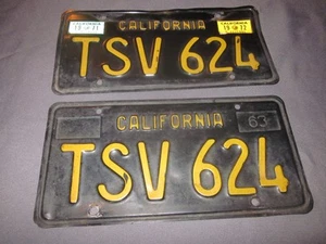 PLACAS DE LICENCIA amarillas negras de California vintage par de etiquetas '63 tsv 624 '72 - Imagen 1 de 14