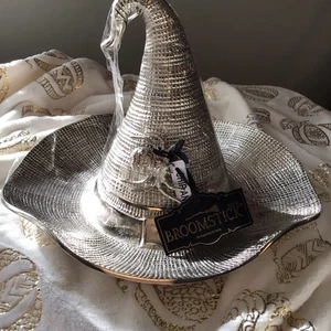 Neu mit Etikett Halloween groß 2 Stück Silber Metall Hexenhut Chip und Dip Spinne Schüssel Set - Bild 1 von 9