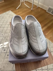 EASY SPIRIT Traveltime Clogs, Size 8, White Silver Leather, Sparkle *NEW!* - Picture 1 of 6