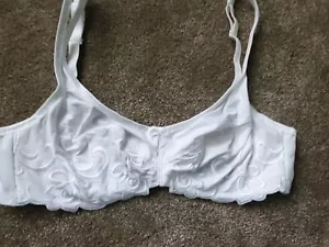 Reggiseno Triumph con ferretto 34B morbido coppe piuttosto comode bianco speciale 7101RE B/N - Foto 1 di 8