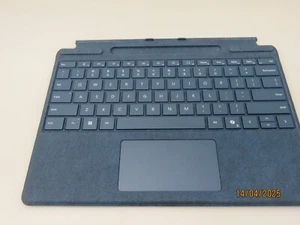 Microsoft Surface Pro Keyboard for Pro (11th Edition), Pro 9, 8 with Pen Storage - Picture 1 of 3