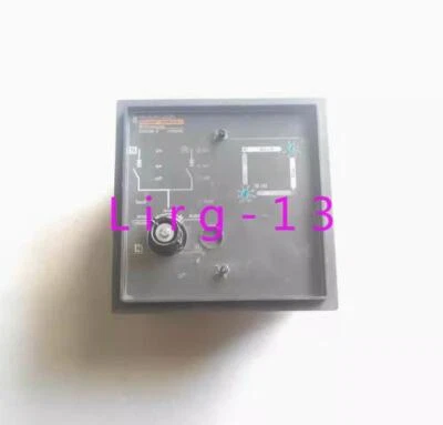 Controlador MERLIN GERIN 1073996V1 usado 1 pieza Foto 1 de 2