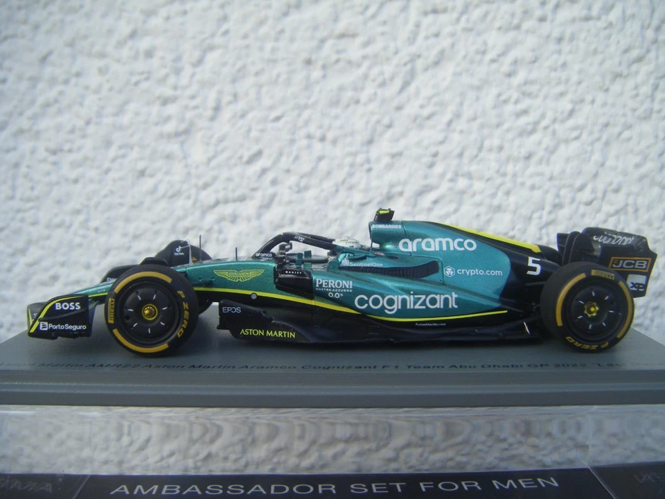 Spark  Aston Martin AMR22 Formel 1 Team 1:43 S. Vettel Last Race Abu Dhabi GP - Bild 1 von 4