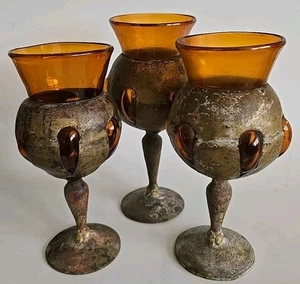 3 copas de vidrio ámbar estilo brutalista vintage y cáliz de cobre cantidad tres - Imagen 1 de 5