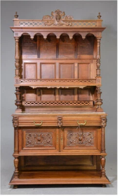 Antiguo buffet doble de nogal tallado estilo viento norte renacentista Foto 1 de 4