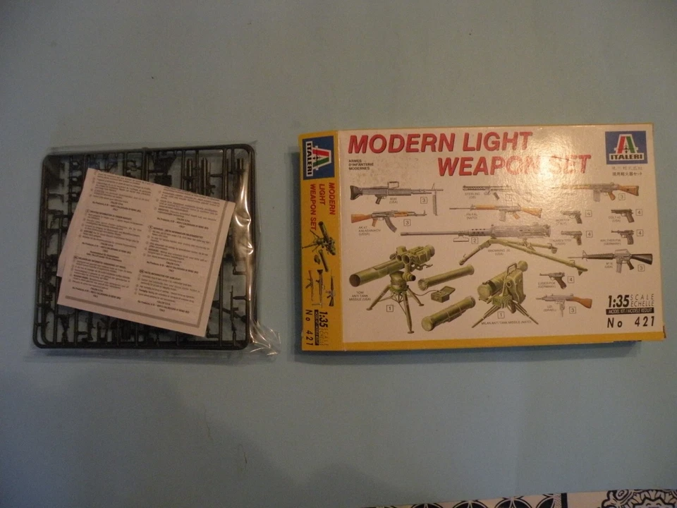 ITALERI MODERN LIGHT WEAPON SET NUOVO/NEW SPRUE BLISTERATO/SEALED - Immagine 1 di 1