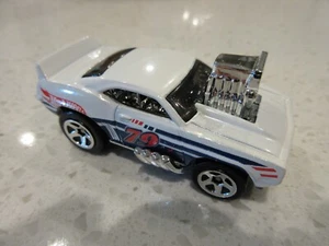Camaro Z28 2025 Hot Wheels '69 blanco tooneado 1:64 juguete de carreras Diecast - Imagen 1 de 6