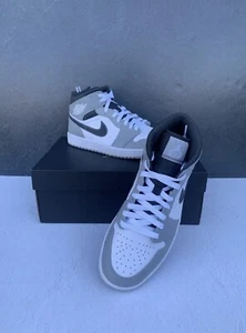 Size 10.5 - Jordan 1 Mid Light Smoke Grey Anthracite + Free Express Shipping - Picture 1 of 2