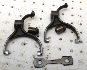 BMW AIRHEAD R50/5 R60/5 R75/5 4 SPEED TRANSMISSION SHIFTING FORKS W/ BUSHINGS - Picture 1 of 5