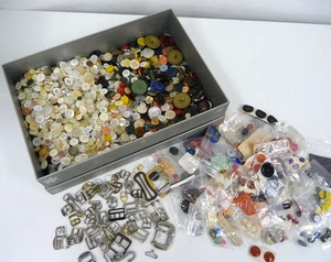 BUTTONS & BUCKLES Job Lot Mixed Styles Colours Designs Vintage Collectable  #C2 - Picture 1 of 16