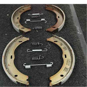 FOR VITO 109 111 115 CDi W639 MERCEDES VIANO W639 REAR HANDBRAKE SHOE& KIT