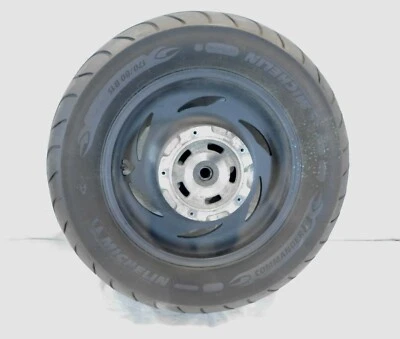 Llanta y neumático trasero fundido negro Triumph America & Speedmaster - 15"X3,5" Foto 1 de 4