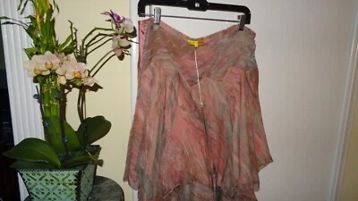 Unique, Beautiful New Pink Silk Malandrino Women Skirt - Image 1 of 4