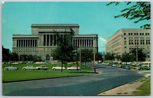 Postcard Wisconsin Milwaukee WI Mac Arthur Square Court House Safety Building - Picture 1 of 2