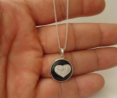 COLLAR COLGANTE CORAZÓN NEGRO CON DIAMANTES DE LABORATORIO Y ÓNIX DE 1 CT / PLATA DE LEY 925 Foto 1 de 4