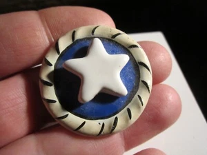 VINTAGE CAPTAIN AMERICA THEME CERAMIC SINGLE EARRING - AG-1 - Picture 1 of 3
