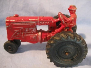 Vintage M&M MINNEAPOLIS MOLINE rot Druckguss Traktor mit Fahrer - Bild 1 von 10