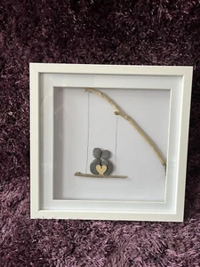 Handgefertigtes Kiesel Kunst Geschenk - Kiesel Rahmen - Paar - Schaukel Liebe - Unikat Geschenk - Bild 1 von 3
