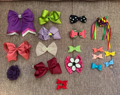 Arco mixto bajo: (19 lazos en total) mezcla de grosgrain, brillo, seda, personalizado y más Foto 1 de 4