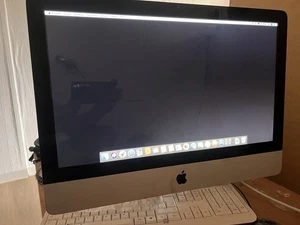 Apple iMac 21,5 Zoll Mitte 2010 - 1TB 8GB - Bild 1 von 7