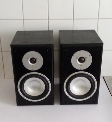 Magnat Motion 220 casse compatte bass reflex 2 vie nere 90-180W con coperchi - Immagine 1 di 4