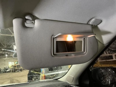 Passenger Sun Visor Illuminated Thru 09/30/18 Fits 14-19 INFINITI QX60 795370 Foto 1 de 4