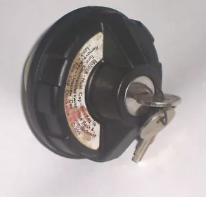 (F034) NOS - locking gas fuel cap with 2 keys - Picture 1 of 2