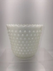 Jarrón jardinera vintage de los años 50 Hobnail blanco con borde de vieira 4" - Imagen 1 de 10