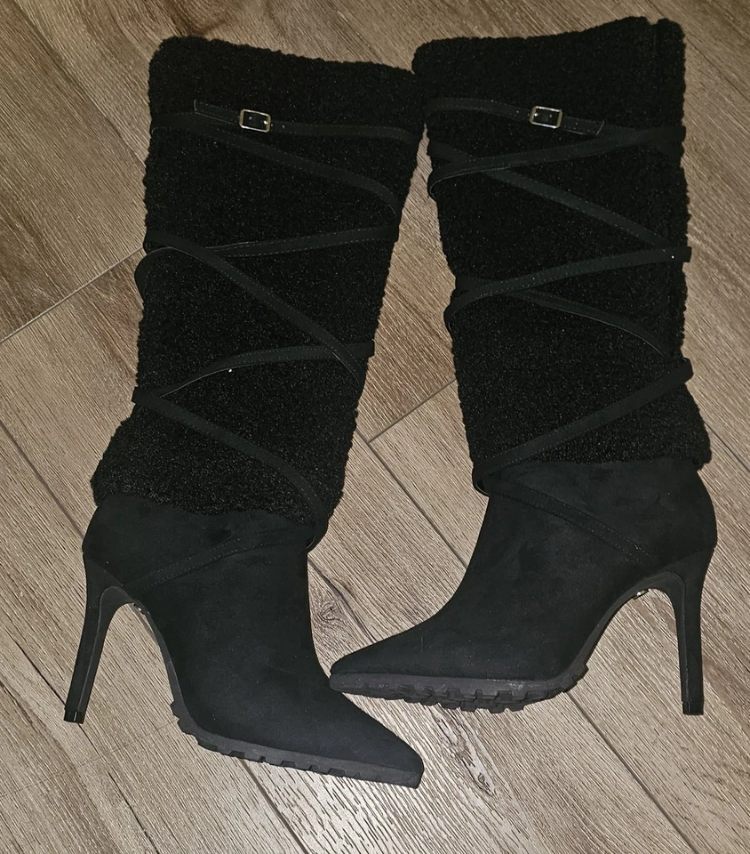 Botas Thalia Sodi “Rikka” negras de tacón medio de la pantorrilla 5,5 M | Detalle envolvente Sherpa | Foto 1 de 4