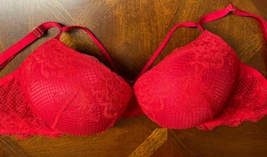Reggiseno Victoria Secret Bombshell 36D rosso tuffo push up add 2 coppe pizzo cinturino imbottito - Foto 1 di 6