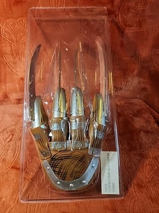 Freddy Kreuger Glove. Nightmare on Elm Street. Adult Halloween - Picture 1 of 4