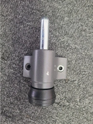 Pieza de montaje de pestillo de cinta de correr 266368 Weslo cadence G 5.9/Gold's Gym/Proform    Foto 1 de 4