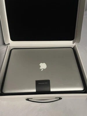 Laptop Apple MacBook Pro 15" - i7 8GB RAM 320GB HD macOS 12.7.4 Foto 1 de 4