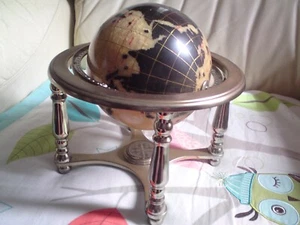 Small Globe of the world - With compass.23 CMS HIGH APPROX. - Picture 1 of 8