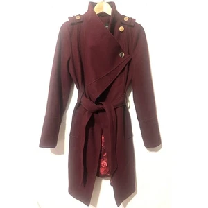 Cappotto da passeggio in lana con cintura asimmetrica Guess colore vino/bordeaux taglia small - Foto 1 di 9