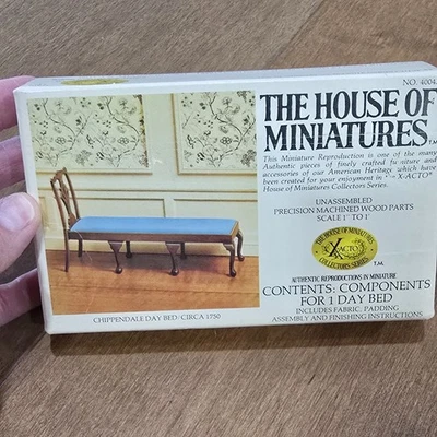 La Casa de las Miniaturas Casa de Muñecas Sellada Madera Chippendale Juego de Cama de Día 40043 Foto 1 de 4