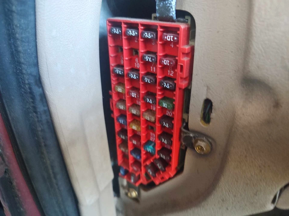 Caja de fusibles de cabina 00 MERCURY MOUNTAINEER Foto 1 de 1