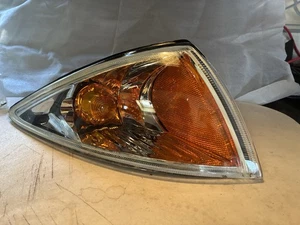 2000-2002 CHEVY CAVALIER PASSENGER SIDE FRONT TURN SIGNAL - Picture 1 of 4