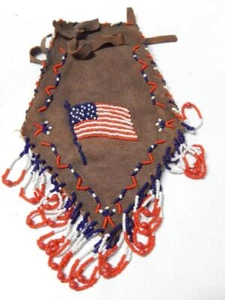 ANTIQUE WW1 ERA CROW INDIAN PATRIOTIC USA FLAG BEADED POUCH / BAG NATIVE OLD - Picture 1 of 6