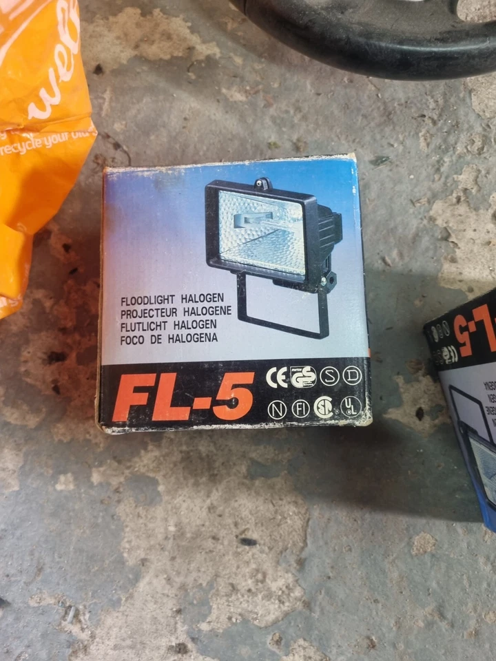 Garden Halogen Floodlight Patio  Security Light black - Image 1 of 1