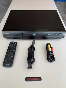 Toshiba SD-1600U DVD CD Player w/ Remote, AC Cord, A/V Cables - Tested Working - Picture 1 of 3