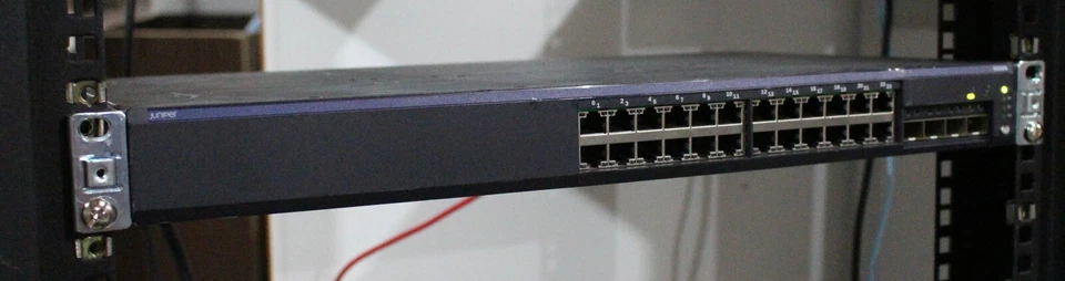 Juniper EX 2200 EX2200-24T Gigabit Network Switch 1Gb JunOS 12.3R12-S21 - Image 1 of 2