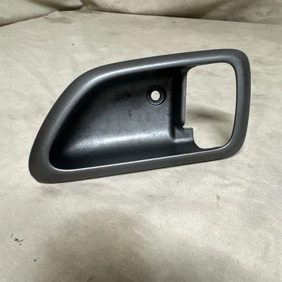 15186382 2004 Chevrolet Colorado interior manija de puerta moldura pasajero derecho Foto 1 de 4