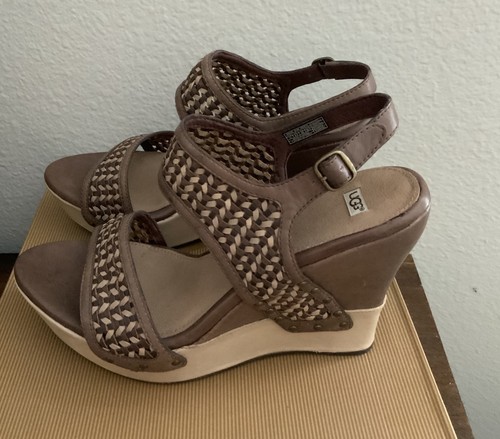 Sandali UGG donna 11 Assia con zeppa e tacco in pelle intrecciata cinturino fibbia