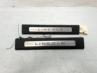 16-23 LINCOLN MKX-NAUTILUS LEFT/RIGHT ILLUMINATED DOOR SILL SCUFF PLATE, LOT3443 - Image 1 of 4