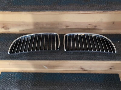 OEM 06-08 BMW 325i 328i 330i 335i parrilla delantera L & R 51137120009 51137120010 Foto 1 de 4