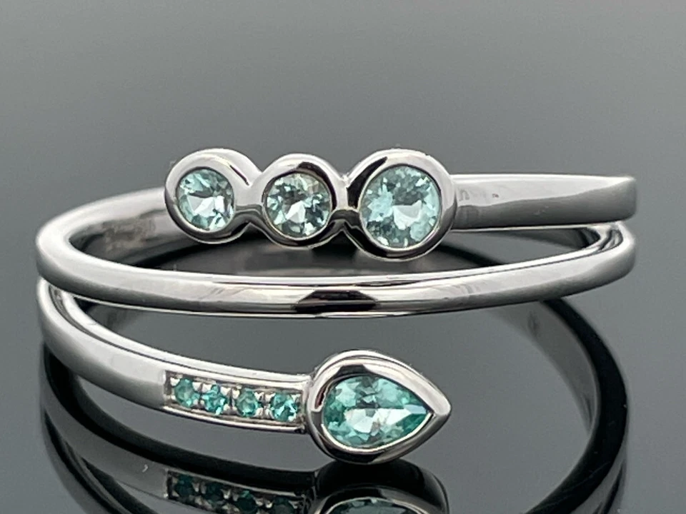 RING GR. 17 (CA.53) AUS 585/- WG MIT PARAIBA-TURMALIN FACETTENREICH SCHMUCKJAGD - Bild 1 von 3