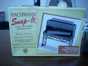 CARGADOR DE TUBERÍAS DE FUNCIONAMIENTO BACHMANN SNAP-IT #45512 ESCALA HO (PL) - Imagen 1 de 5