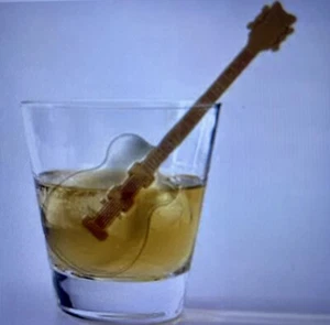 FRED Gitarre Eiswürfelform Musiker Cool Jazz Silikon Kunststoff Hals Stiele - Bild 1 von 7