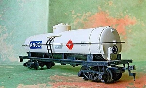 TYCO 40' Single Dome Tank Car ~ ARCO ~ Rd# GATX 697012 - HO - Picture 1 of 9